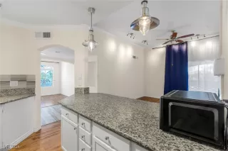 Photo #4: 2632119 Listing