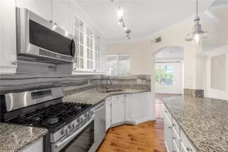 Photo #5: 2632119 Listing