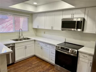 Photo #2: 2632157 Listing 