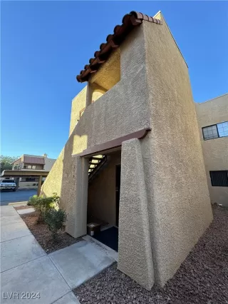 Photo #1: 2632382 Listing 