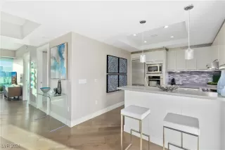 Photo #6: 2632553 Listing