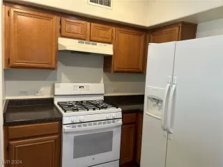 Photo #5: 2632580 Listing