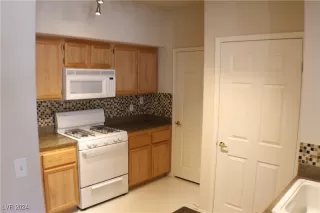 Photo #4: 2632610 Listing 