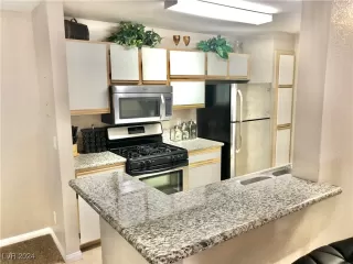 Photo #3: 2632688 Listing 