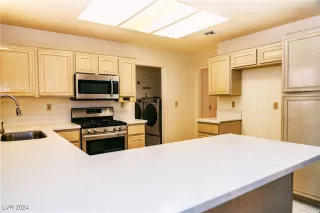 Photo #6: 2632748 Listing