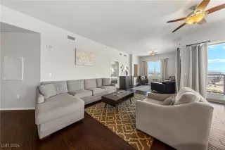 Photo #3: 2632794 Listing