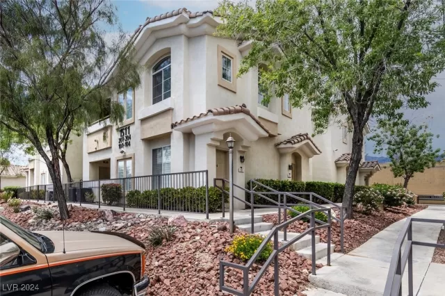 MLS: 2632936 Condo For Sale