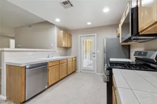 Photo #4: 2632936 Listing