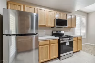 Photo #5: 2632936 Listing