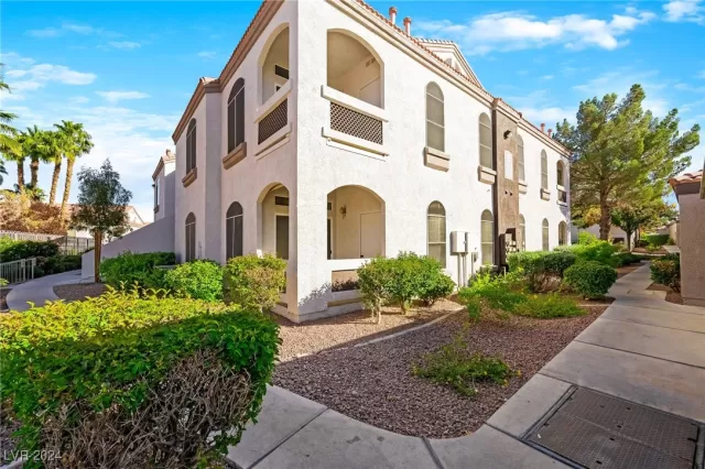 MLS: 2632988 Condo For Sale