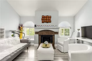 Photo #1: 2633038 Listing