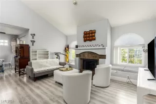 Photo #3: 2633038 Listing