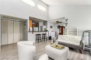 Photo #4: 2633038 Listing