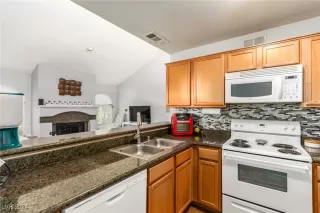 Photo #6: 2633038 Listing