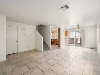 Photo #2: 2633169 Listing