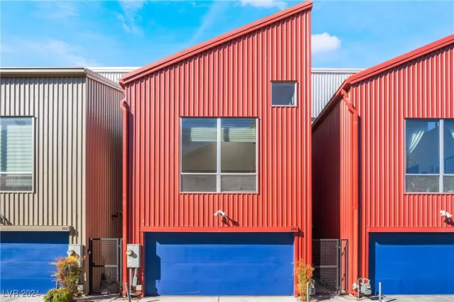 MLS: 2633194 Condo For Sale