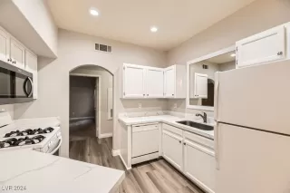 Photo #3: 2633280 Listing