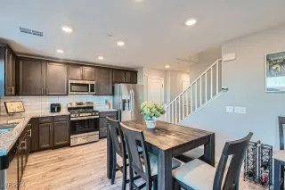 Photo #3: 2633358 Listing