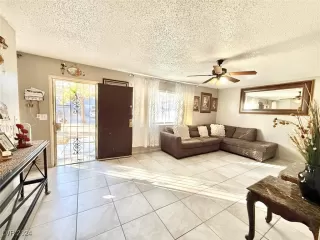 Photo #3: 2633391 Listing