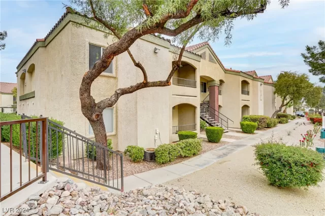 MLS: 2633601 Condo For Sale