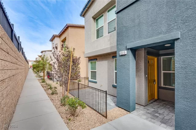 MLS: 2633693 Condo For Sale
