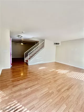 Photo #2: 2633757 Listing 