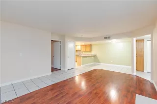 Photo #4: 2633811 Listing