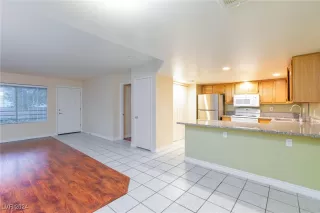 Photo #5: 2633811 Listing