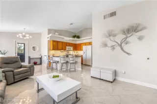 Photo #3: 2633843 Listing