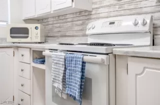 Photo #3: 2633858 Listing 