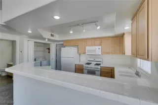 Photo #6: 2633873 Listing