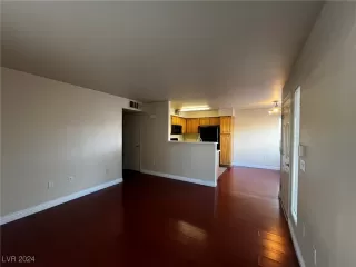 Photo #2: 2633906 Listing 