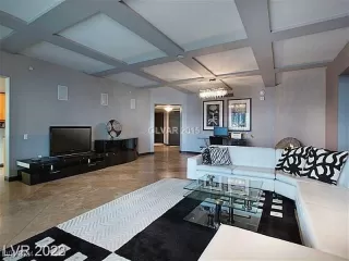 Photo #1: 2633926 Listing 