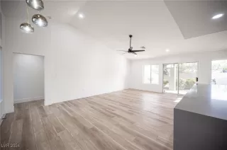 Photo #6: 2633943 Listing 