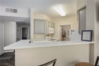 Photo #6: 2633958 Listing