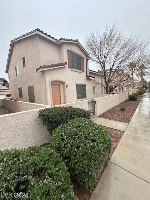 MLS: 2633966 Condo For Sale