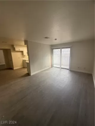 Photo #3: 2634068 Listing