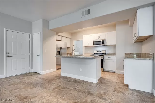 MLS: 2634076 Condo For Sale