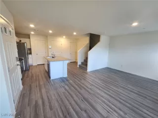 Photo #3: 2634078 Listing 