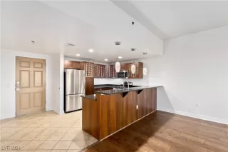 Photo #2: 2634087 Listing 