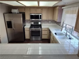 Photo #1: 2634106 Listing