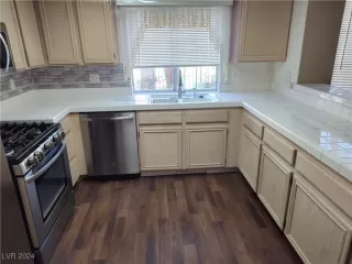 Photo #2: 2634106 Listing