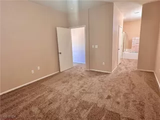 Photo #4: 2634181 Listing