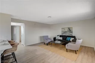 Photo #4: 2634285 Listing