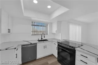 Photo #3: 2634301 Listing 