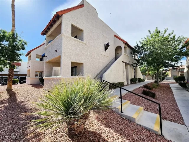 MLS: 2634550 Condo For Sale