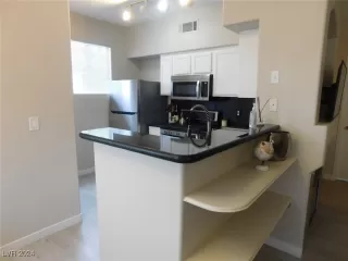 Photo #2: 2634557 Listing 
