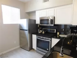 Photo #3: 2634557 Listing 