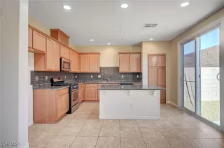 Photo #4: 2634616 Listing