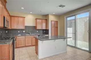 Photo #5: 2634616 Listing